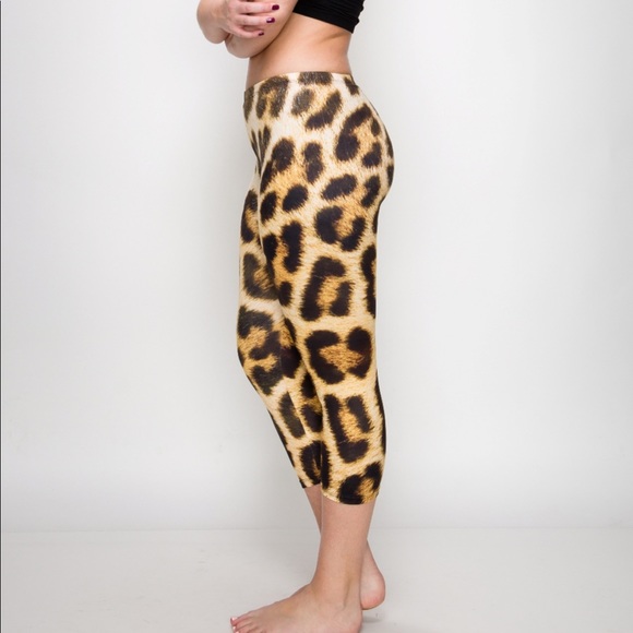 🌟SALE🌟 Animal Print Capri - Picture 3 of 8